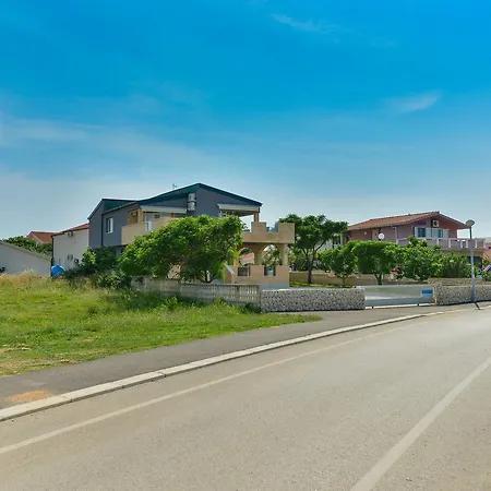 Mavracic Apartment Vir